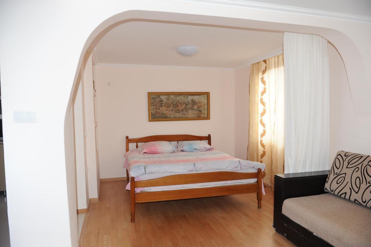 Apartment On Prospekt Mira 71 スフミ エクステリア 写真