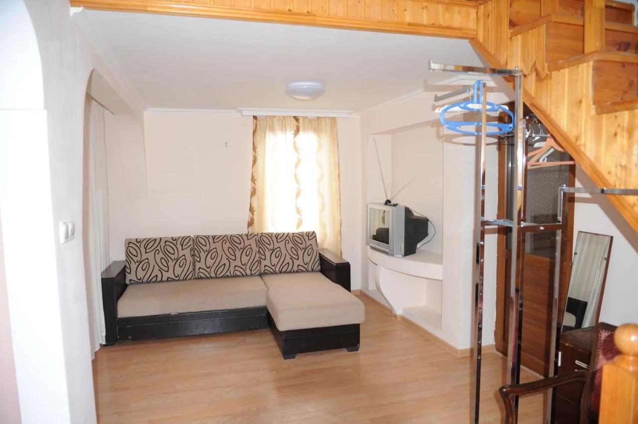 Apartment On Prospekt Mira 71 スフミ エクステリア 写真