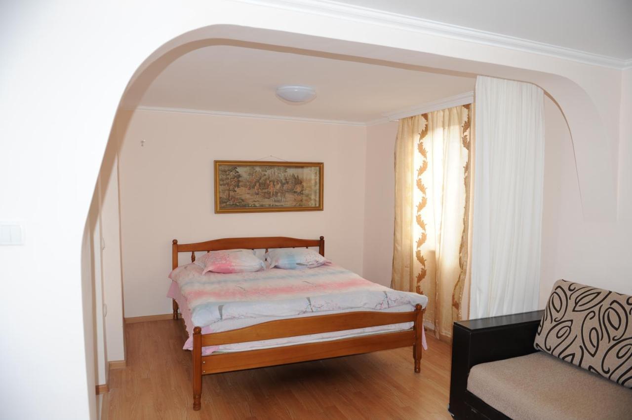 Apartment On Prospekt Mira 71 スフミ エクステリア 写真